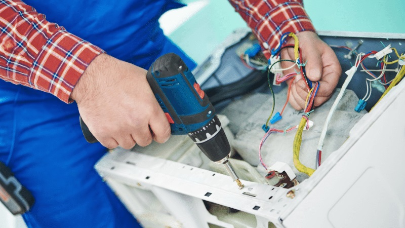 Kırkağaç ECA ECA çamaşır makinesi kart tamiri – Su almama arızası orijinal parça ile giderildi. - Teknik servis örneği